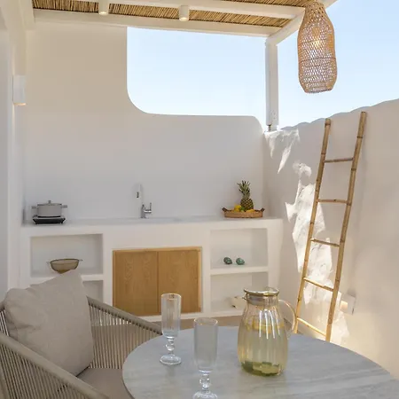 Pnoé Lounge *